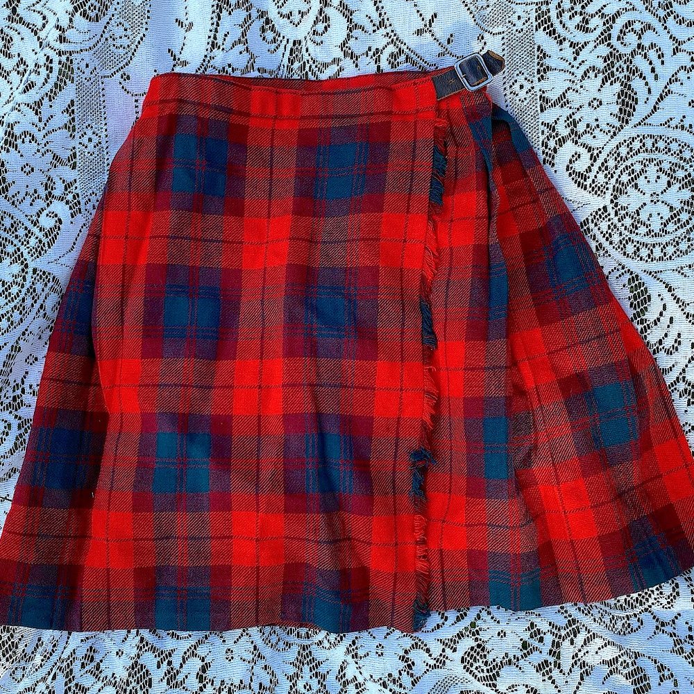 Vintage 1970s 1980s Red, Black and Green Plaid Mini Skirt Kilt Vintage Tartan St